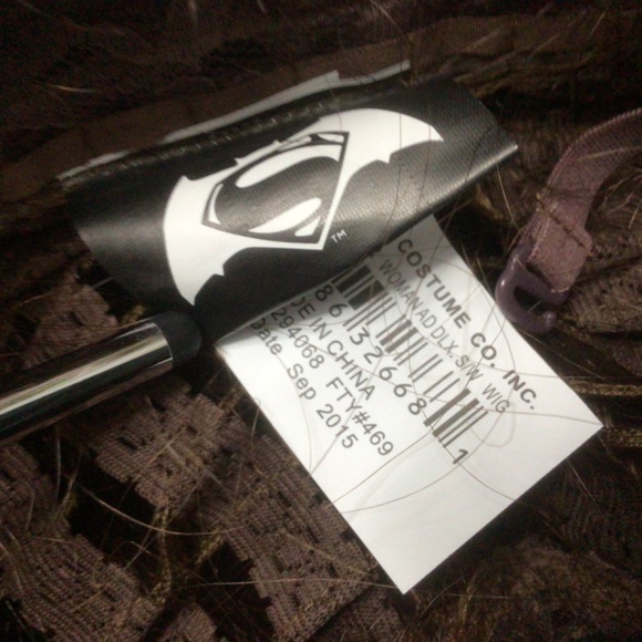 Deluxe DC Wonder Woman Adult Wig Brunette - Picture 7 of 8